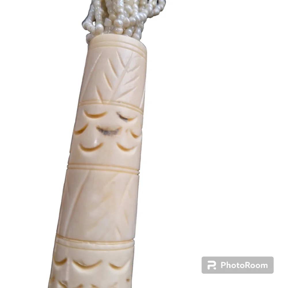 27' cream glass sea bead carved bovine necklace - Picture 4 of 8